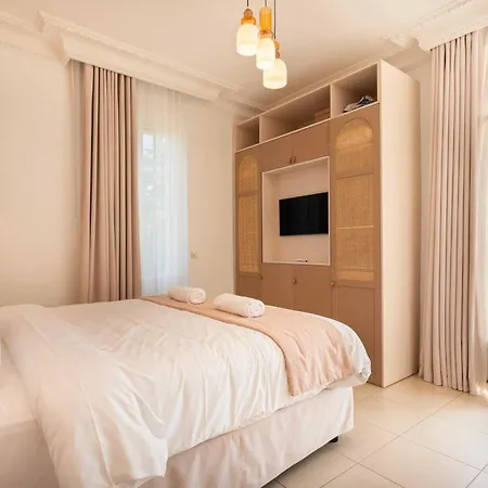 Luxueuse 7 Avec Piscine - *