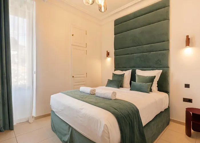 Luxueuse 7 Avec Piscine - *