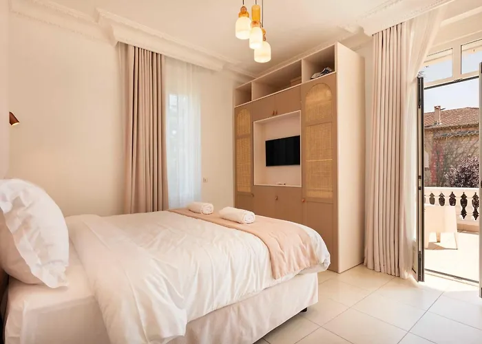 Luxueuse 7 Avec Piscine - *